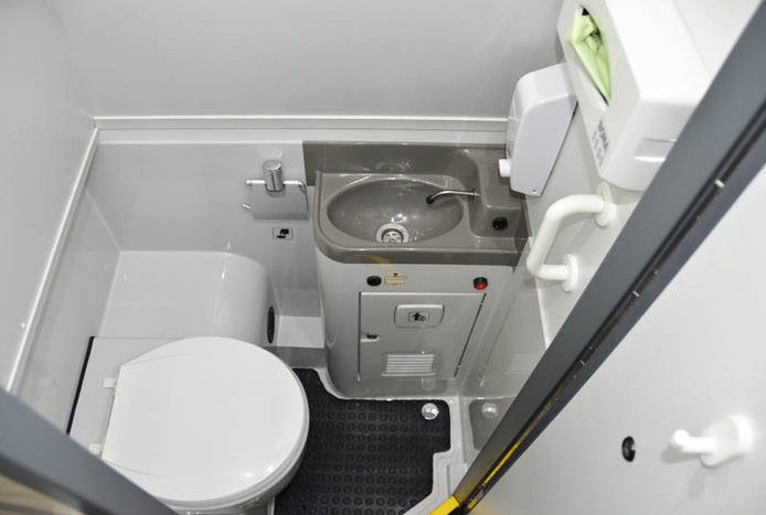 London 53-seater luxury motor coach bus toilet